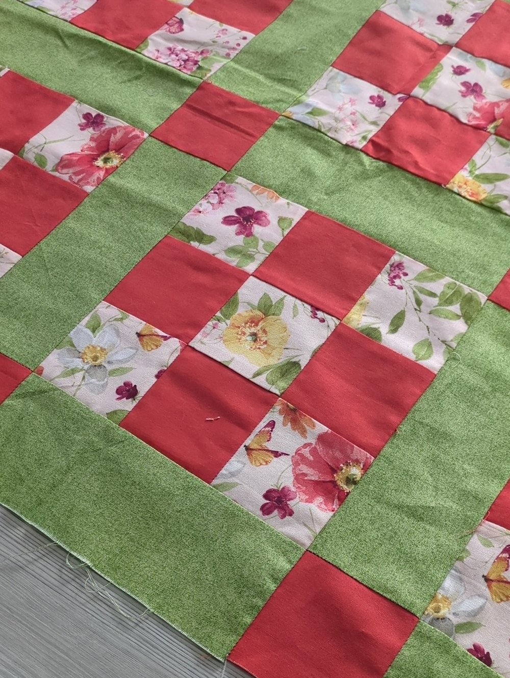 Handmade Unfinished Quilt Top UFO Floral Patchwork Green Red 30.5 x 53 - Picture 8 of 13